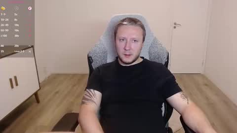 Snapshot of yhdxhy chatting on 10.24.25 James online show from 10.24.25