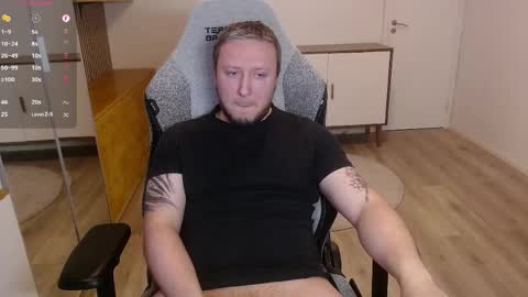 Snapshot of yhdxhy chatting on 04.04.26 James online show from 04.04.26