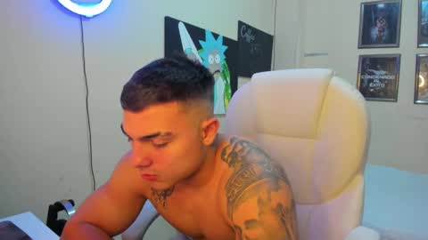 Snapshot of yker18 chatting on 01.15.25 yker online show from 01.15.25