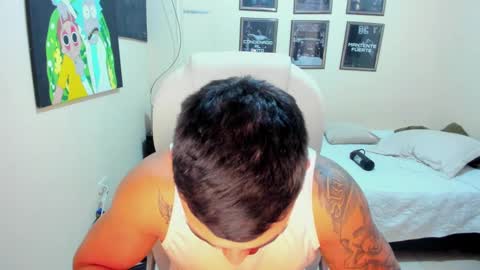 Snapshot of yker18 chatting on 01.22.25 yker online show from 01.22.25