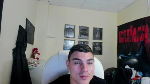 Snapshot of yker18 chatting on 05.13.26 yker online show from 05.13.26