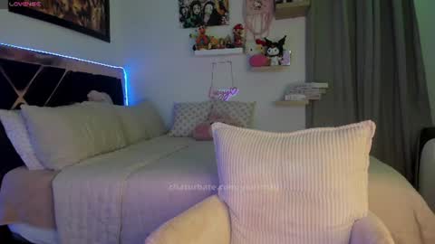 Snapshot of yluismag chatting on 06.22.26 lucy online show from 06.22.26