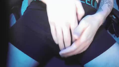 Snapshot of yng2001910407 chatting on 12.04.25 Brady online show from 12.04.25