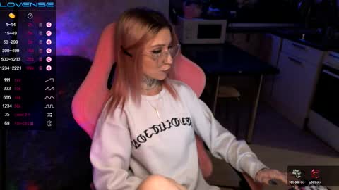 Snapshot of yngmilf_ chatting on 01.17.25 online show from 01.17.25