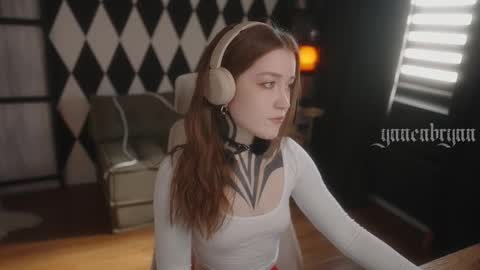 ynnenbrynn online show from 10.14.25