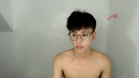 Snapshot of ynotyu chatting on 04.16.26 ynotyu online show from 04.16.26