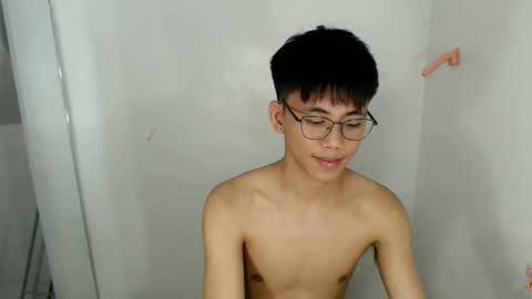 Snapshot of ynotyu chatting on 04.19.26 ynotyu online show from 04.19.26