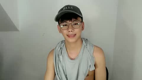 Snapshot of ynotyu chatting on 04.20.26 ynotyu online show from 04.20.26