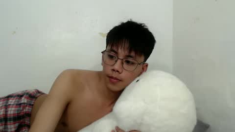 Snapshot of ynotyu chatting on 05.13.26 ynotyu online show from 05.13.26