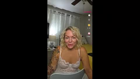 Snapshot of yogimilflover chatting on 10.08.25 Yogiblondebangme online show from 10.08.25