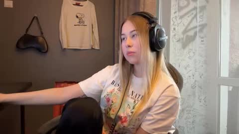 I am Rose ntmu Lets hit 10 Thumbs Up together online show from 11.04.25