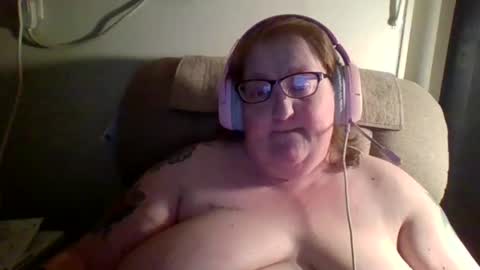 Snapshot of yomoopy chatting on 01.28.25 yomoopy online show from 01.28.25