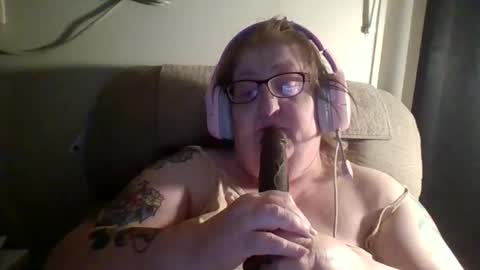 Snapshot of yomoopy chatting on 01.31.25 yomoopy online show from 01.31.25