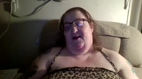 Snapshot of yomoopy chatting on 02.05.25 yomoopy online show from 02.05.25