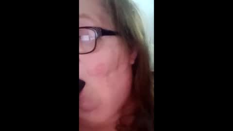 Snapshot of yomoopy chatting on 12.04.25 yomoopy online show from 12.04.25