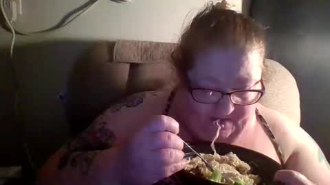 Snapshot of yomoopy chatting on 04.01.26 yomoopy online show from 04.01.26