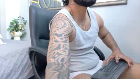 Snapshot of yorbymaxx chatting on 10.25.25 YORBY MAX online show from 10.25.25