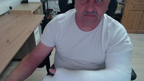 Snapshot of yoschi1976 chatting on 10.26.25 yoschi1976 online show from 10.26.25