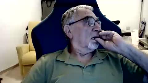 Snapshot of yoska281 chatting on 06.12.26 yoska281 online show from 06.12.26