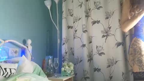 Snapshot of you_desire chatting on 12.01.24 Liliya online show from 12.01.24