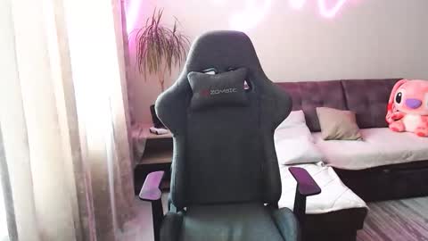 Snapshot of youdreamm chatting on 02.09.26 Bella online show from 02.09.26