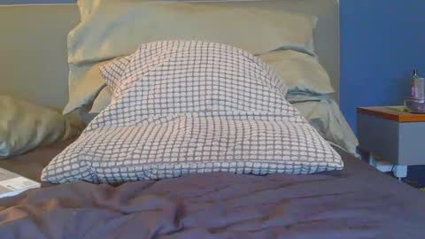 Snapshot of youmustnotknow chatting on 01.12.25 YouMustNotKnow online show from 01.12.25