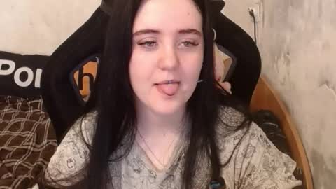 Snapshot of your_8a8y chatting on 10.20.25 your_8a8y online show from 10.20.25