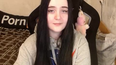 Snapshot of your_8a8y chatting on 11.12.25 your_8a8y online show from 11.12.25