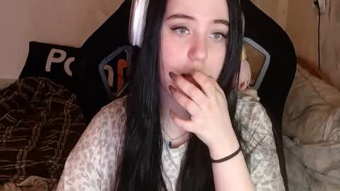 Snapshot of your_8a8y chatting on 11.20.25 your_8a8y online show from 11.20.25