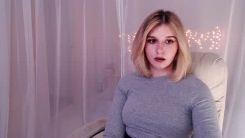 Snapshot of your_freya chatting on 03.08.25 Freya online show from 03.08.25