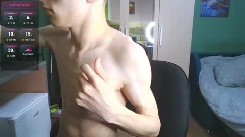 Snapshot of your_honeyy chatting on 06.07.26 Mark online show from 06.07.26
