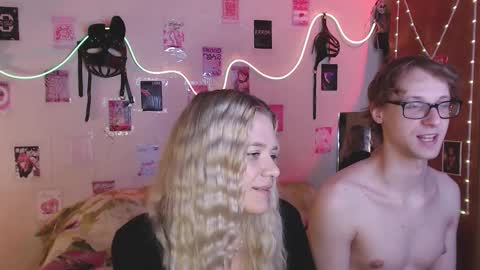 Snapshot of your_horny_friends chatting on 09.16.25 Your Horny Friends online show from 09.16.25