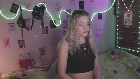 Snapshot of your_horny_friends chatting on 11.04.25 Your Horny Friends online show from 11.04.25