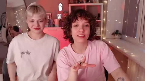 Snapshot of your_hot_ex chatting on 04.07.26 Alex and Kris long hair online show from 04.07.26