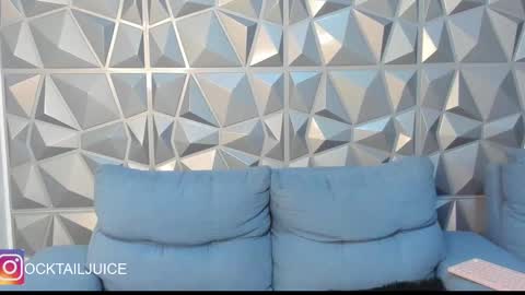 Snapshot of your_juice_ocktail chatting on 09.22.25 your_juice_ocktail online show from 09.22.25