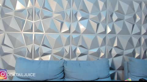 Snapshot of your_juice_ocktail chatting on 09.23.25 your_juice_ocktail online show from 09.23.25