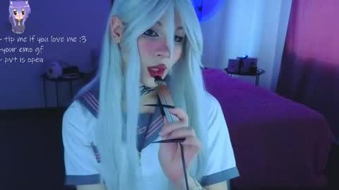 Snapshot of your_little_eva chatting on 05.26.26 Eva online show from 05.26.26