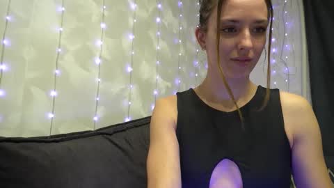 Snapshot of your_little_flexible_girl chatting on 03.27.26 Meri online show from 03.27.26