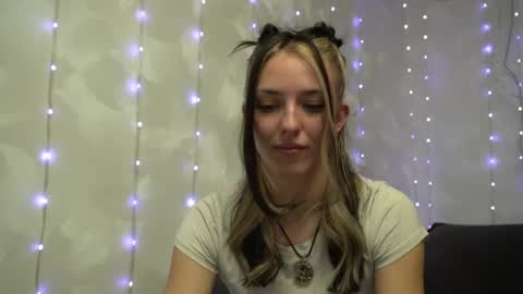 Snapshot of your_little_flexible_girl chatting on 03.31.26 Meri online show from 03.31.26