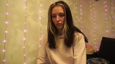 Snapshot of your_little_flexible_girl chatting on 04.07.26 Meri online show from 04.07.26