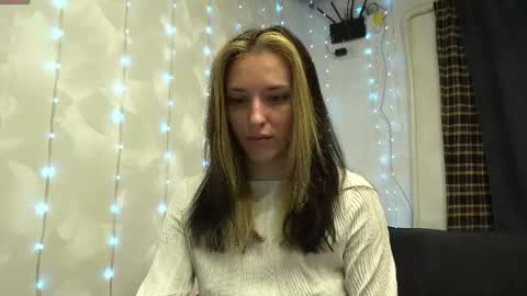 Snapshot of your_little_flexible_girl chatting on 04.12.26 Meri online show from 04.12.26