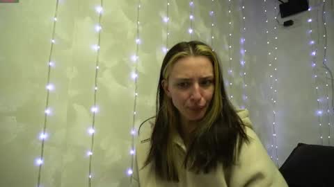 Snapshot of your_little_flexible_girl chatting on 04.28.26 Meri online show from 04.28.26