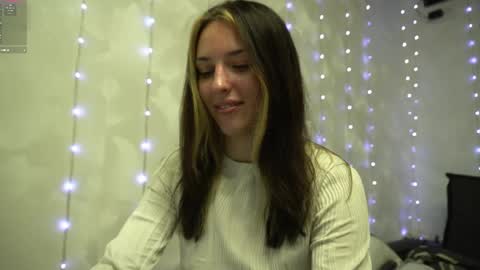 Snapshot of your_little_flexible_girl chatting on 04.29.26 Meri online show from 04.29.26
