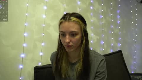 Snapshot of your_little_flexible_girl chatting on 04.30.26 Meri online show from 04.30.26