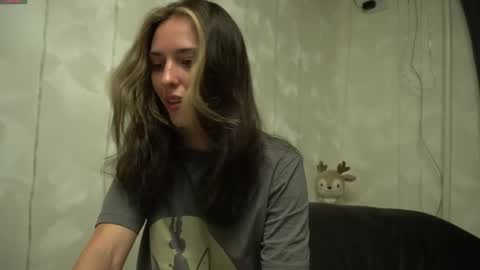 Snapshot of your_little_flexible_girl chatting on 05.08.26 Meri online show from 05.08.26