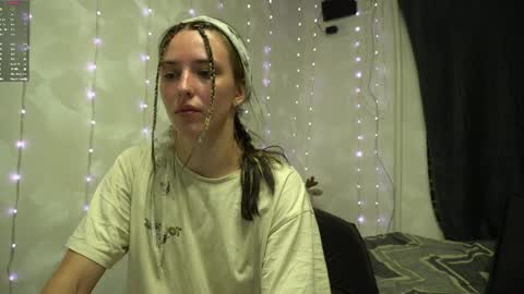 Snapshot of your_little_flexible_girl chatting on 05.09.26 Meri online show from 05.09.26