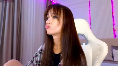 Jessica Loyd online show from 04.27.26