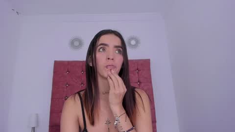 Snapshot of your_perverse_whore chatting on 01.05.25 Salome online show from 01.05.25