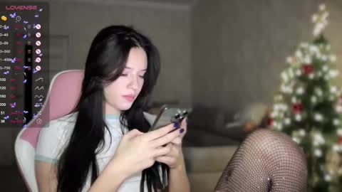 Snapshot of your_sweet_angel_ chatting on 01.17.25 Mia  online show from 01.17.25