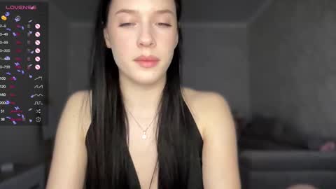 Snapshot of your_sweet_angel_ chatting on 01.23.25 Mia  online show from 01.23.25